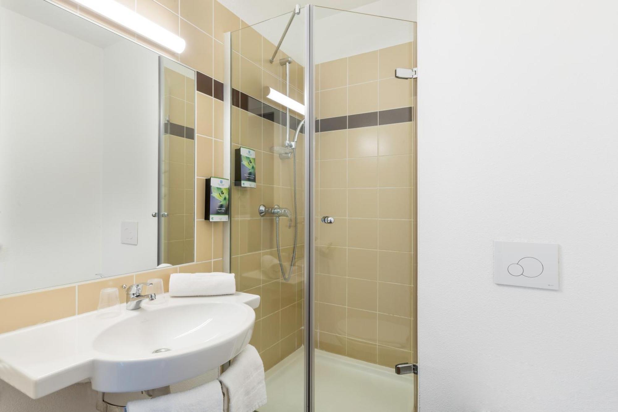 Sure Hotel By Best Western Saint-Amand-Les-Eaux Esterno foto