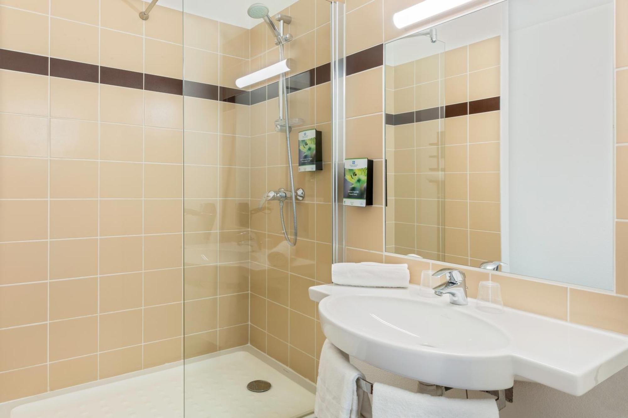 Sure Hotel By Best Western Saint-Amand-Les-Eaux Esterno foto